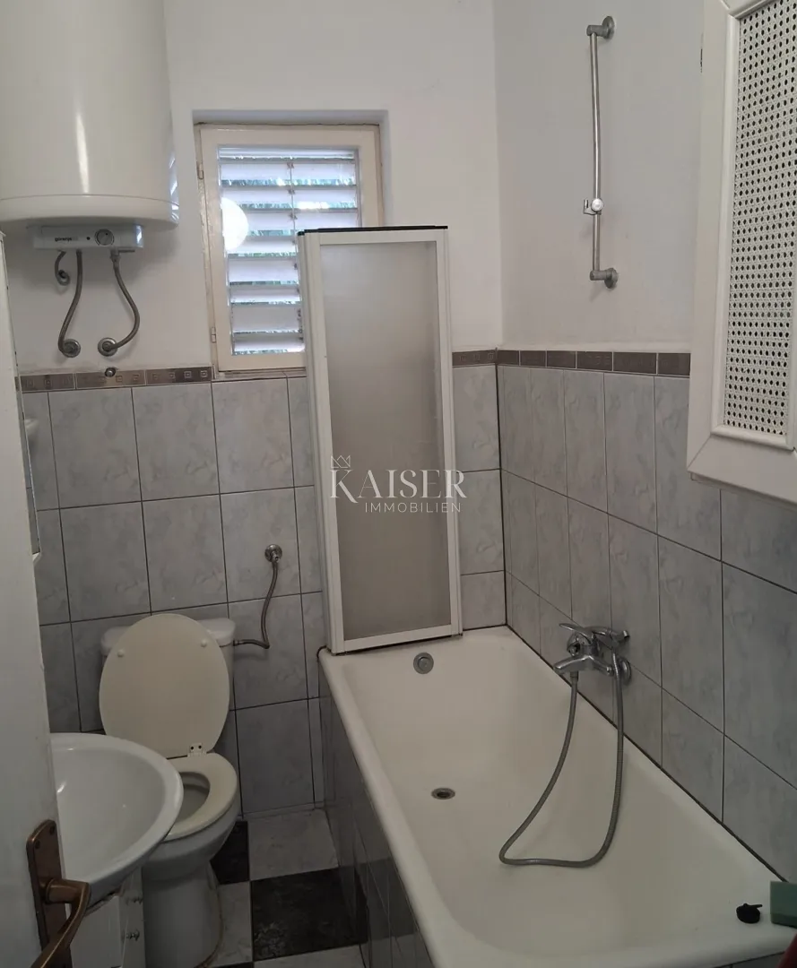 trogir, čiovo, prizemlje s terasom i vrtom 250m od mora - slika 7