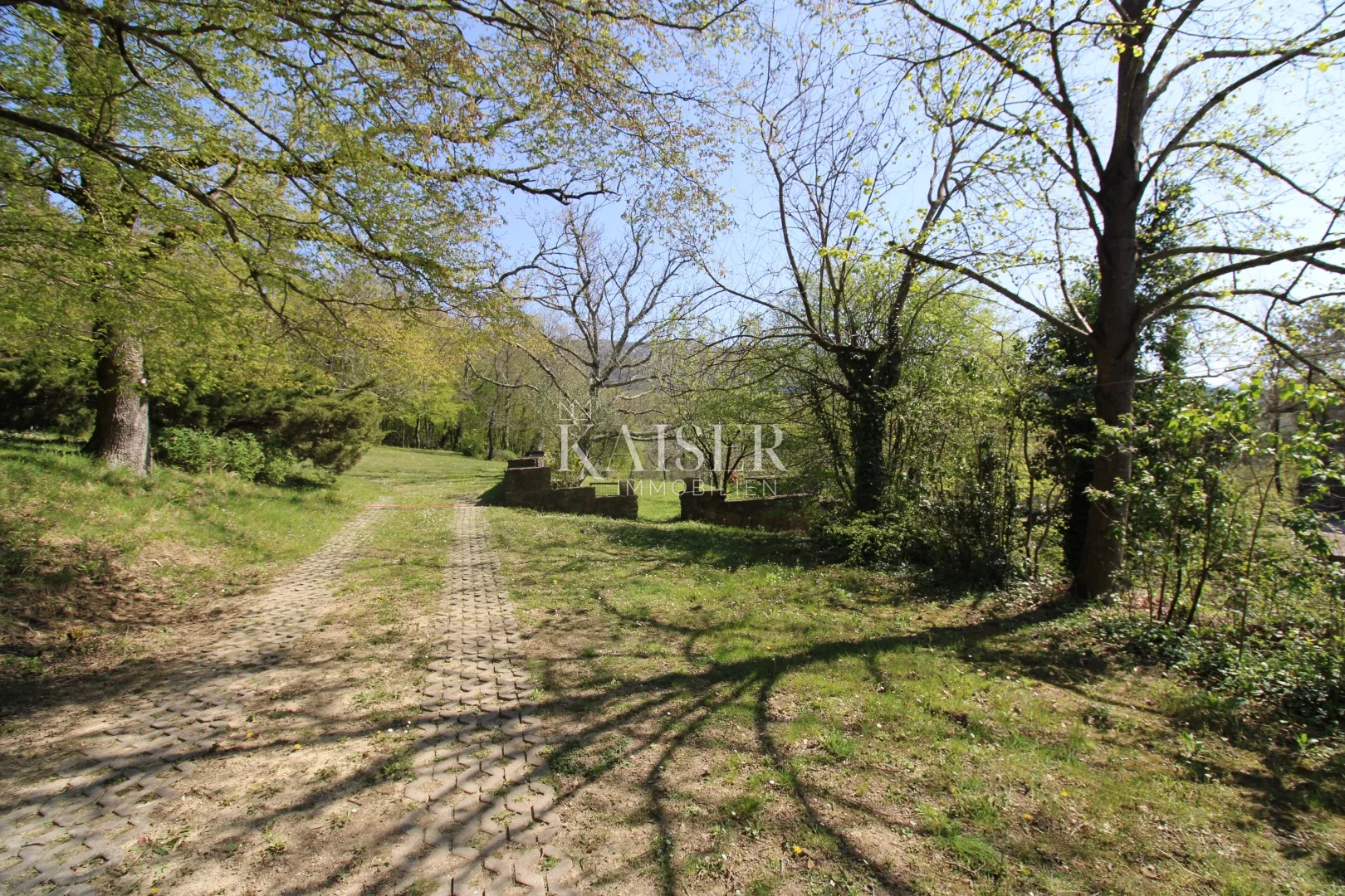 istra - buzet, kuća sa imanjem na 20000 m2 - slika 15