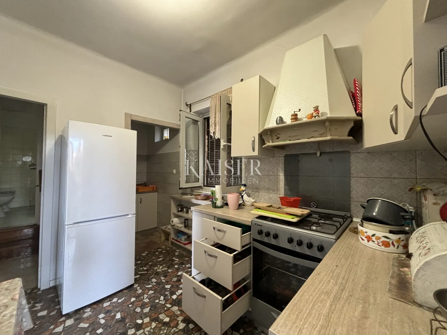 lovran, centar - kuća 200 m od mora, 290 m2 - slika 5