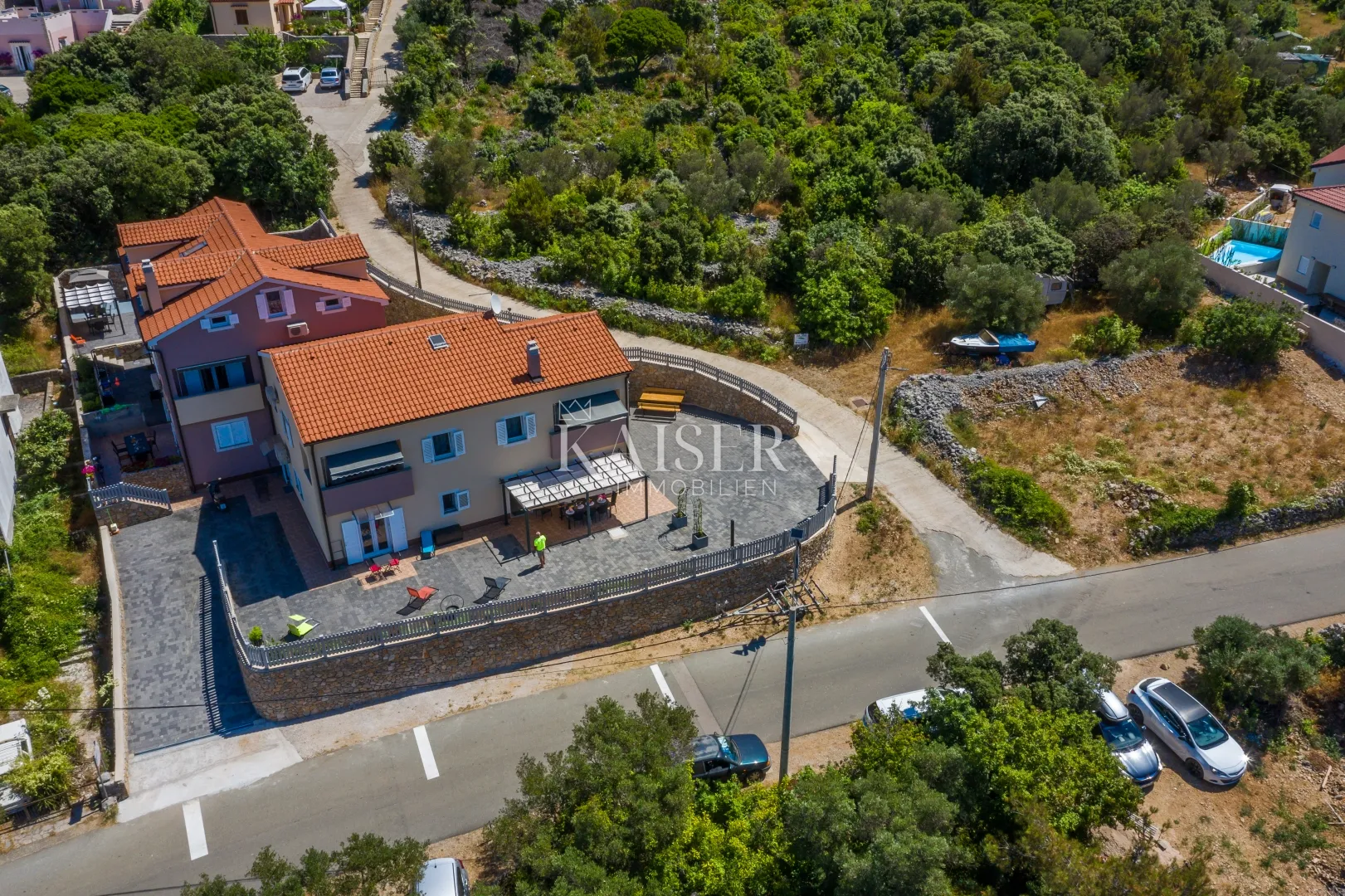 otok cres, miholašćica, luksuzna kuća sa tri stana - slika 31