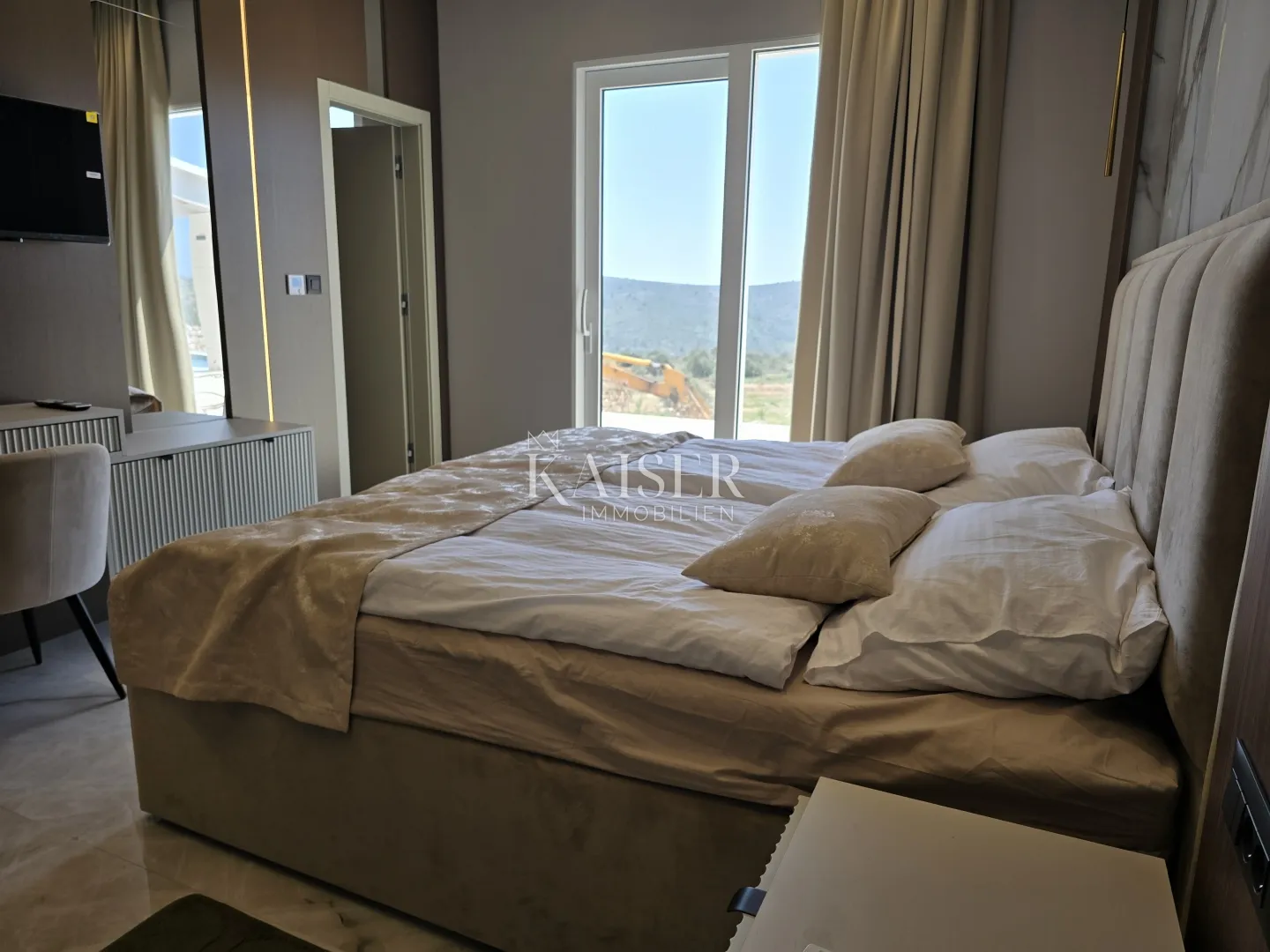 rogoznica- lukszuzna vila sa bazenom i teniskim terenom na 20000m2 - slika 56