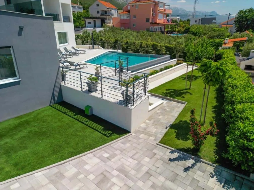 split - luksuzna vila s velikim bazenom - slika 33