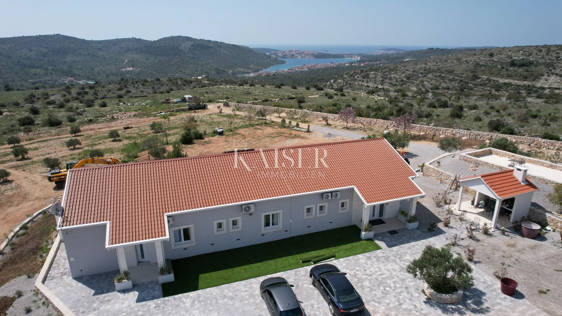 rogoznica- lukszuzna vila sa bazenom i teniskim terenom na 20000m2 - slika 147