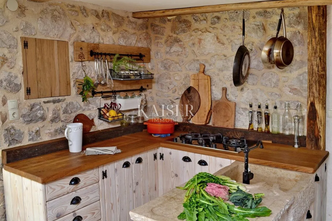 otok krk, malinska- kamena kuća 120m2 s bazenom - slika 3