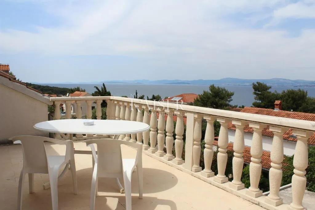 Otok Brač-Prekrasna kamena kuća s pet apartmana, maslinikom i panoramskim pogledom na more - Splitska, Supetar
