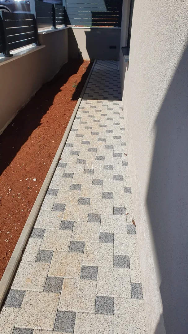 istra - poreč, luksuzan stan u prizemlju 500 m od mora - slika 26