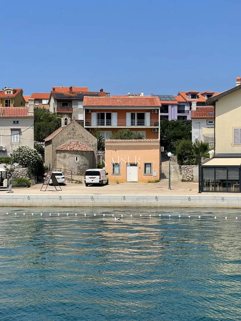 otok cres, cres - kuća sa 4 stana, 288m2, 50m od mora sa prekrasnim pogledom - slika 2