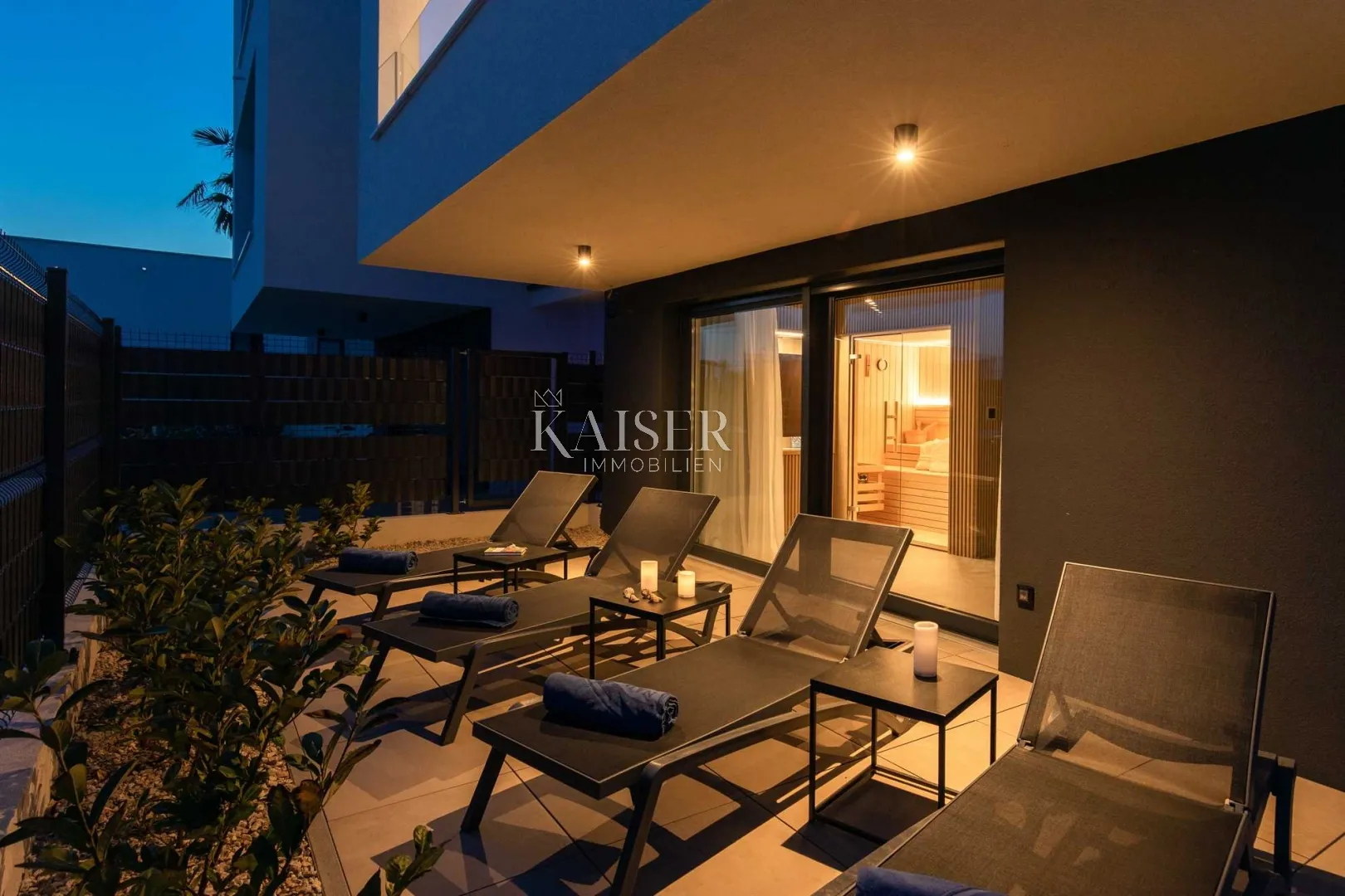 otok krk, grad krk - ekskluzivan dvoetažni apartman - slika 33