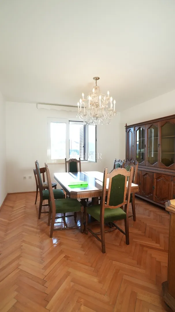 kuća sa dva stana 264m2 prvi red do mora - slika 5