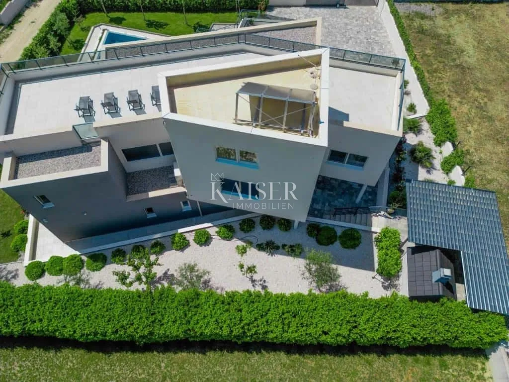 split - luksuzna vila s velikim bazenom - slika 7