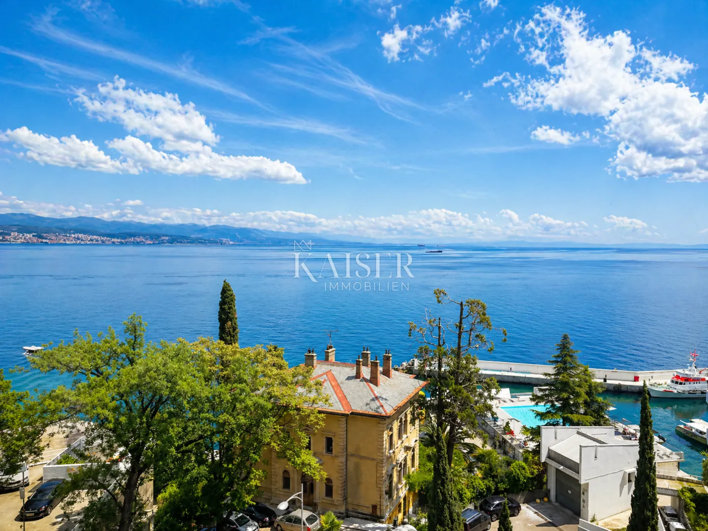 Centar Opatije – Stan u potkrovlju s pogledom na more, 70 m od obale - Opatija
