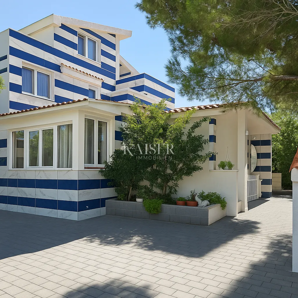 Vir | Kuća s 6 apartmanskih jedinica i garažom – 200 m od mora