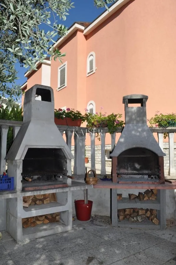 sveti filip i jakov - vila prvi red do mora - slika 11