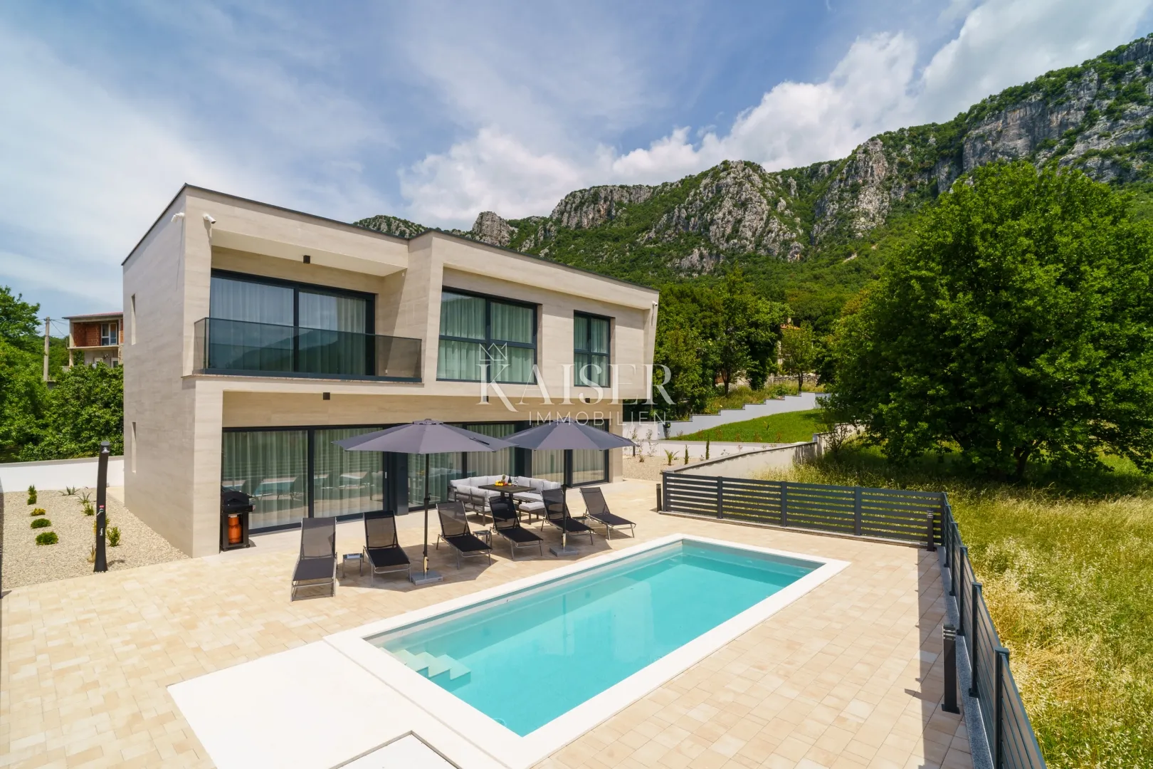 novi vinodolski, bribir - namještena vila sa predivnim pogledom na more i okućnicom - slika 14