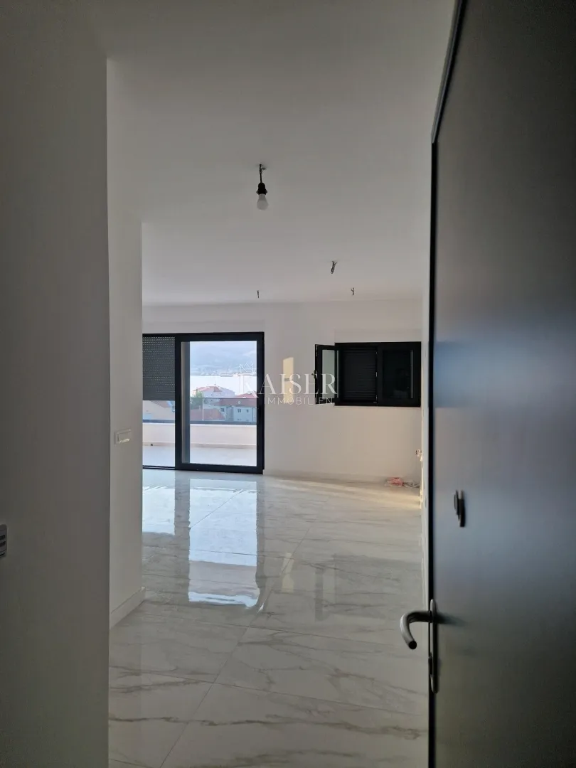 okrug gornji, čiovo - luksuzni penthouse s krovnom terasom i panoramskim pogledom na more - slika 14