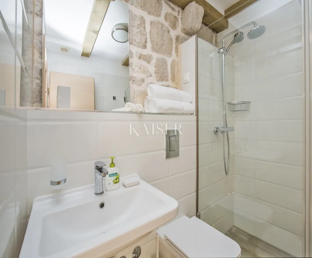 otok šipan - kamena kuća uz more - slika 20