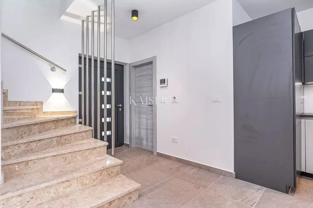 istra - poreč, moderna vila sa bazenom, 800m od mora - slika 8