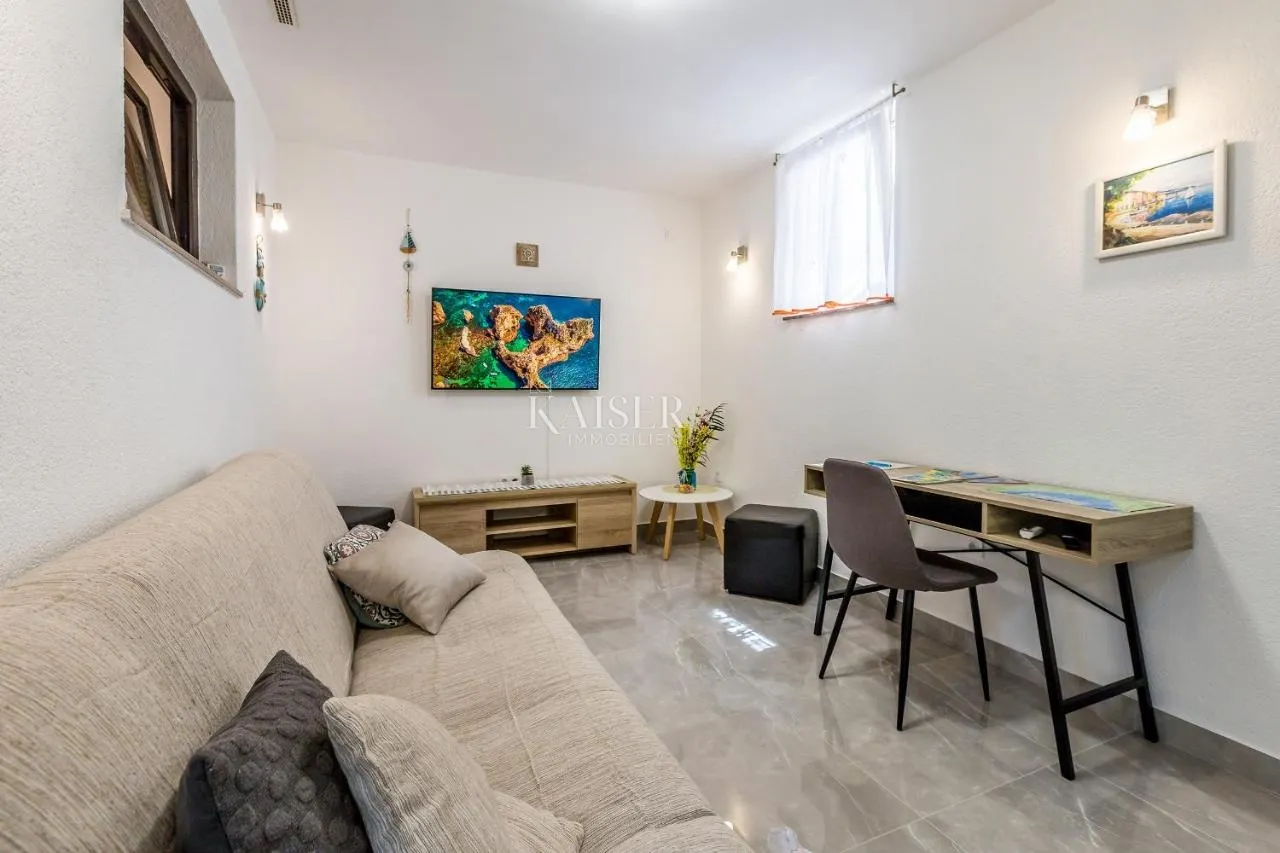 malinska, otok krk- apartman 40m2 s uređenom okućnicom - slika 2