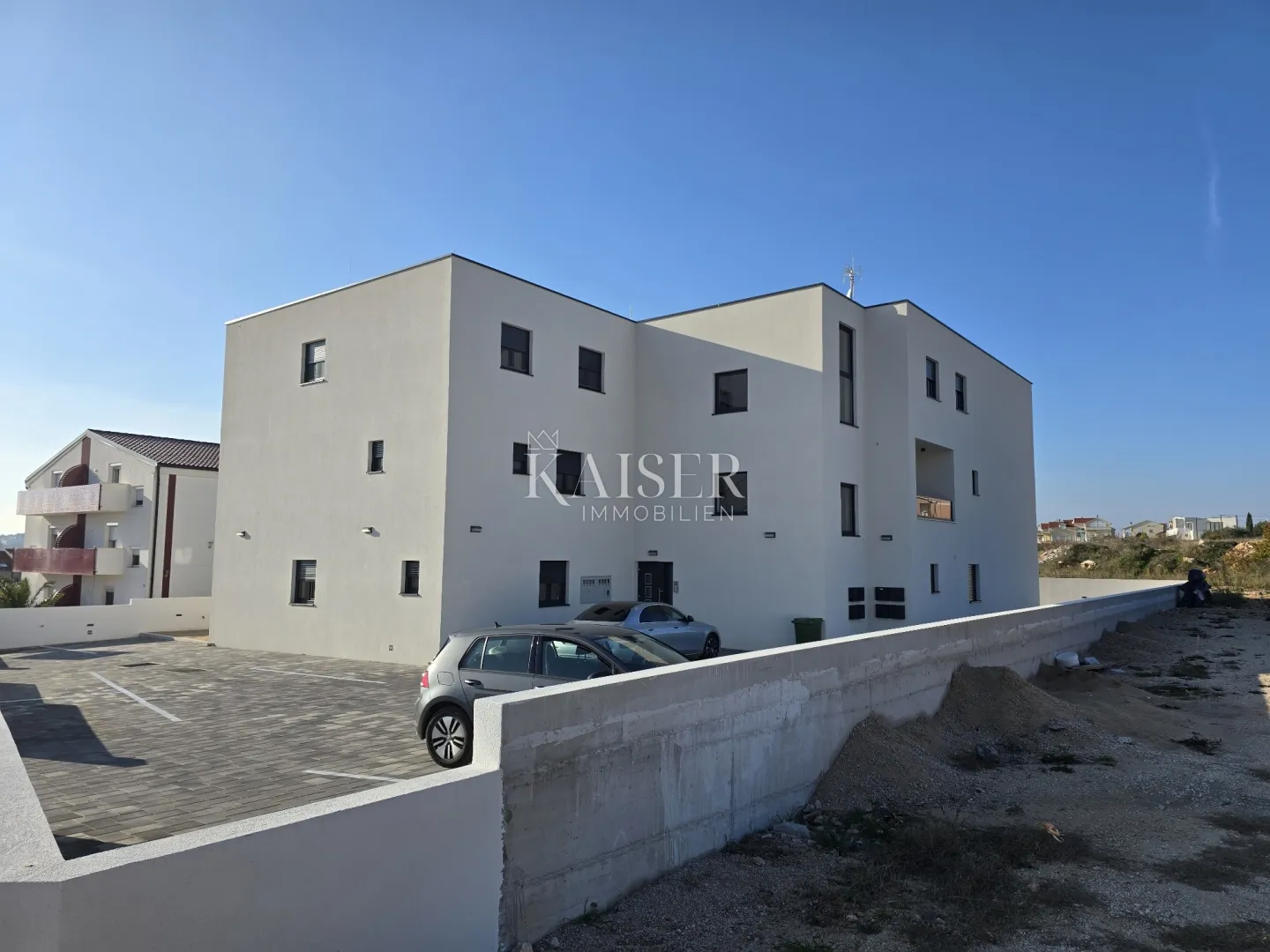 vodice, šibenik - prostrani dvoetažni stan s privatnim vrtom - slika 13