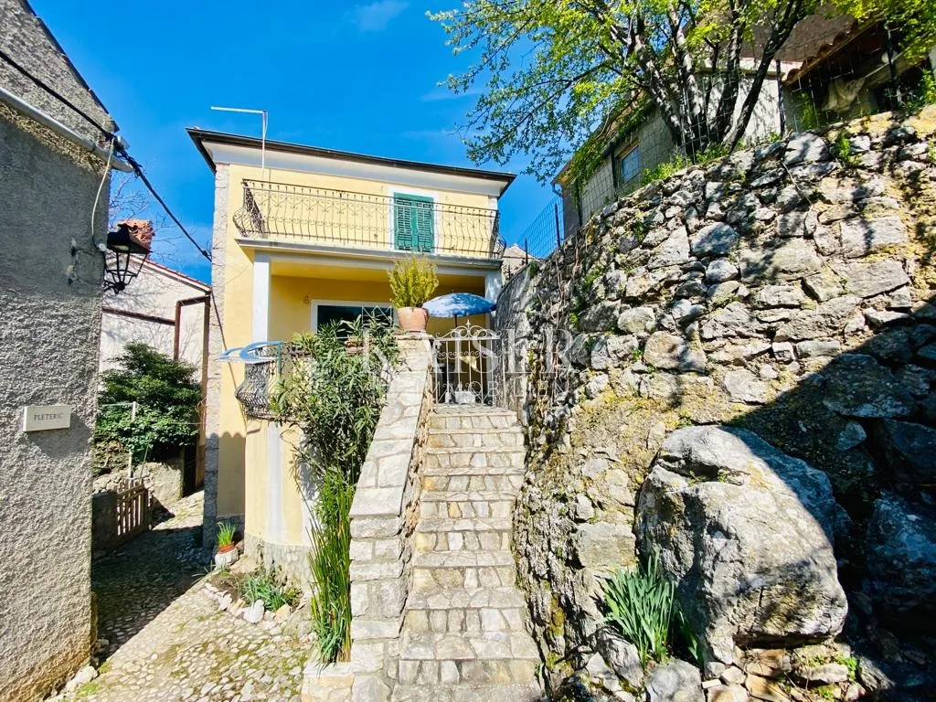 cres, beli – jedinstvena kuća s dva stana na predivnoj lokaciji - slika 2