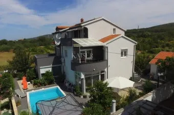 zadar, okolica - luksuzna vila sa uhodanim poslovanjem - slika 7