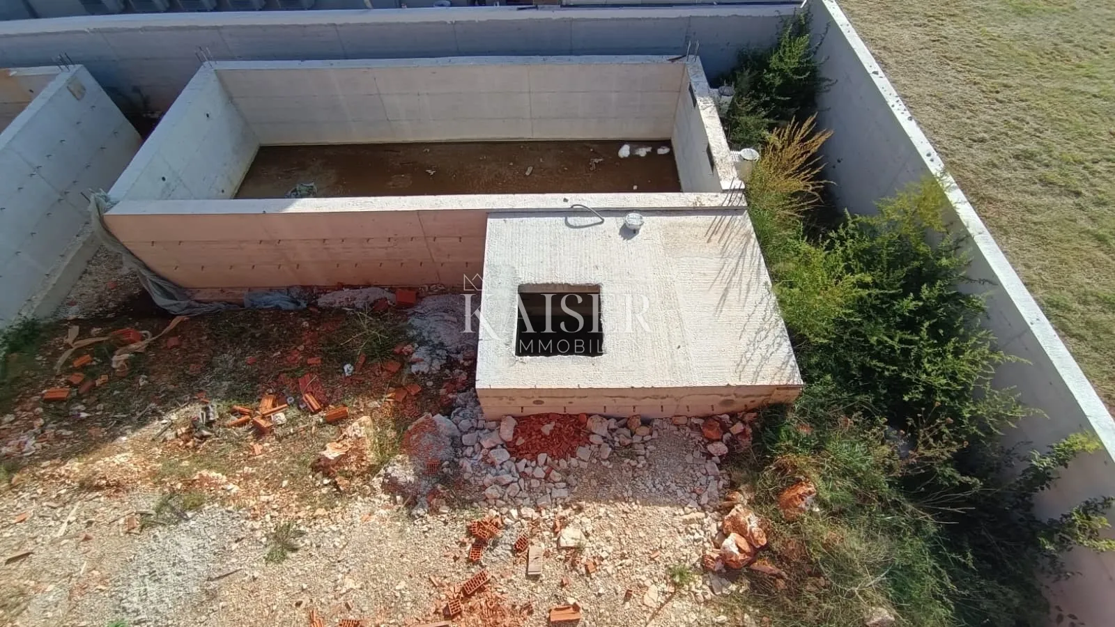 istra, pula- moderna dvojna kuća 120m2 s bazenom i terasom - slika 10