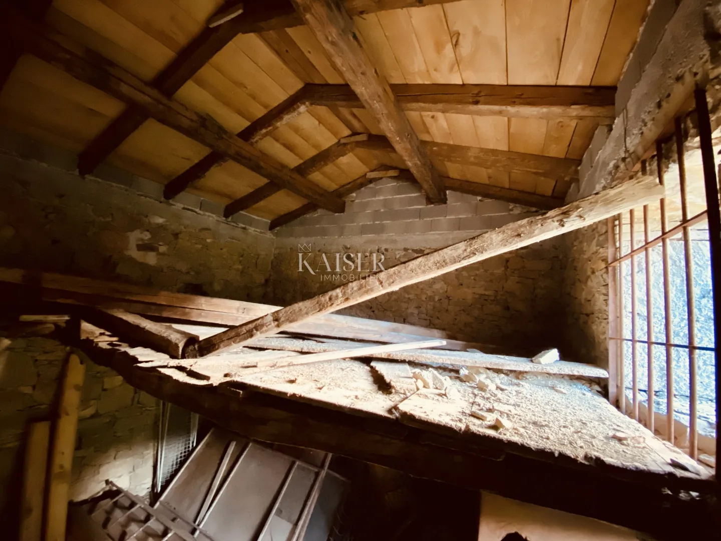 buzet, roč - kamena starina s okućnicom - slika 8