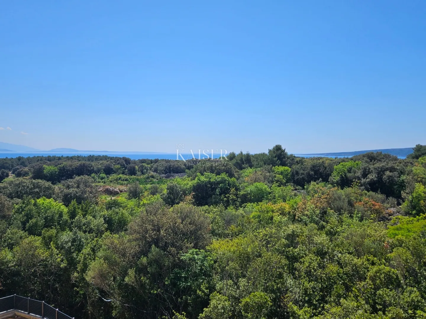krk - dvoetažni stan 171 m2 sa krovnom terasom i bazenom - slika 14