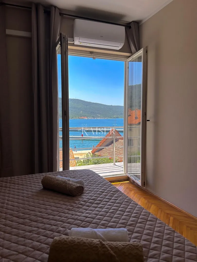 otok cres, cres - kuća sa 4 stana, 288m2, 50m od mora sa prekrasnim pogledom - slika 37