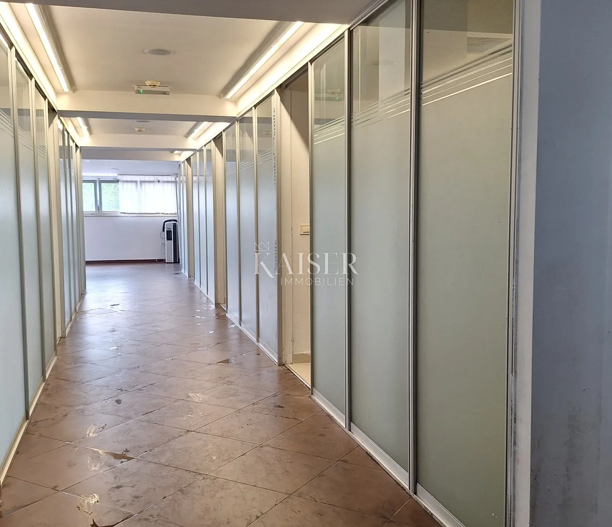 matulji, šapjane, poslovna zgrada na 3 etaže, vanjsko parkiralište,780 m2 korisnog prostora - slika 38