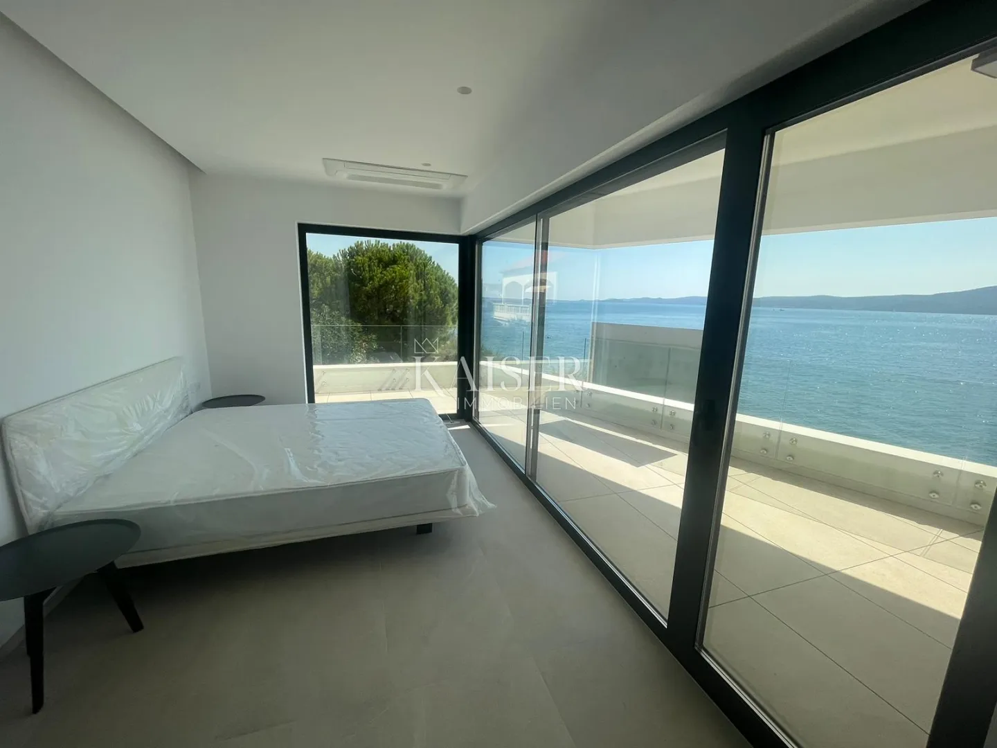 zadar, sukošan - luksuzan dvoetažni stan 218 m2, prvi red do mora - slika 12