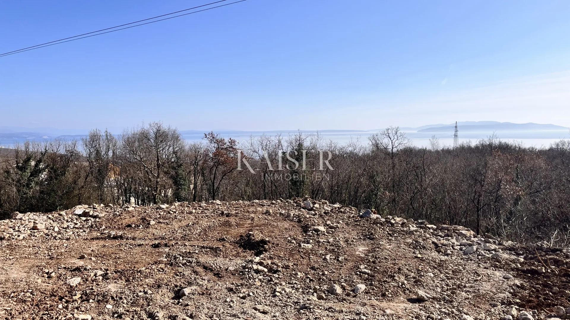 Matulji – građevinsko zemljište 911 m² s pogledom i projektom za kuću s tri stana