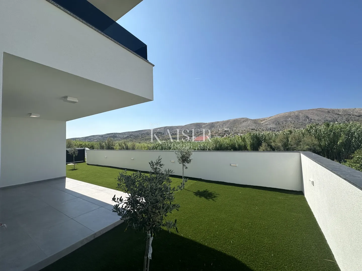 pag - dvosobni stan 80 m2 s velikim vrtom od 75 m2 pokraj mora - slika 2