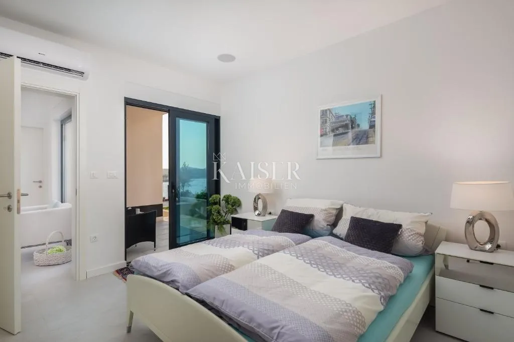 šibenik-rogoznica – moderna luksuzna vila s panoramskim pogledom na more i infinity bazenom - slika 22