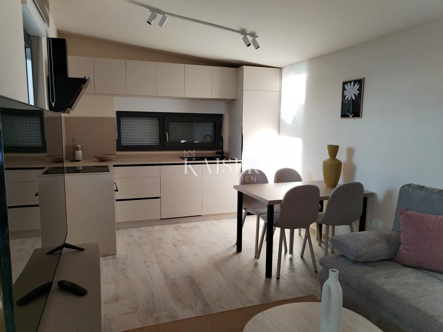 Istra, Umag okolica, stan 65m2, 300m od mora