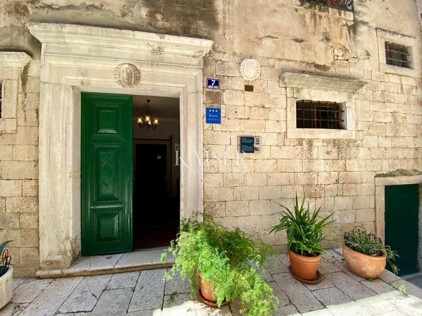 šibenik, stari grad - stan s kraljevskim pedigreom i tajnim prolazom 108m2 - slika 6