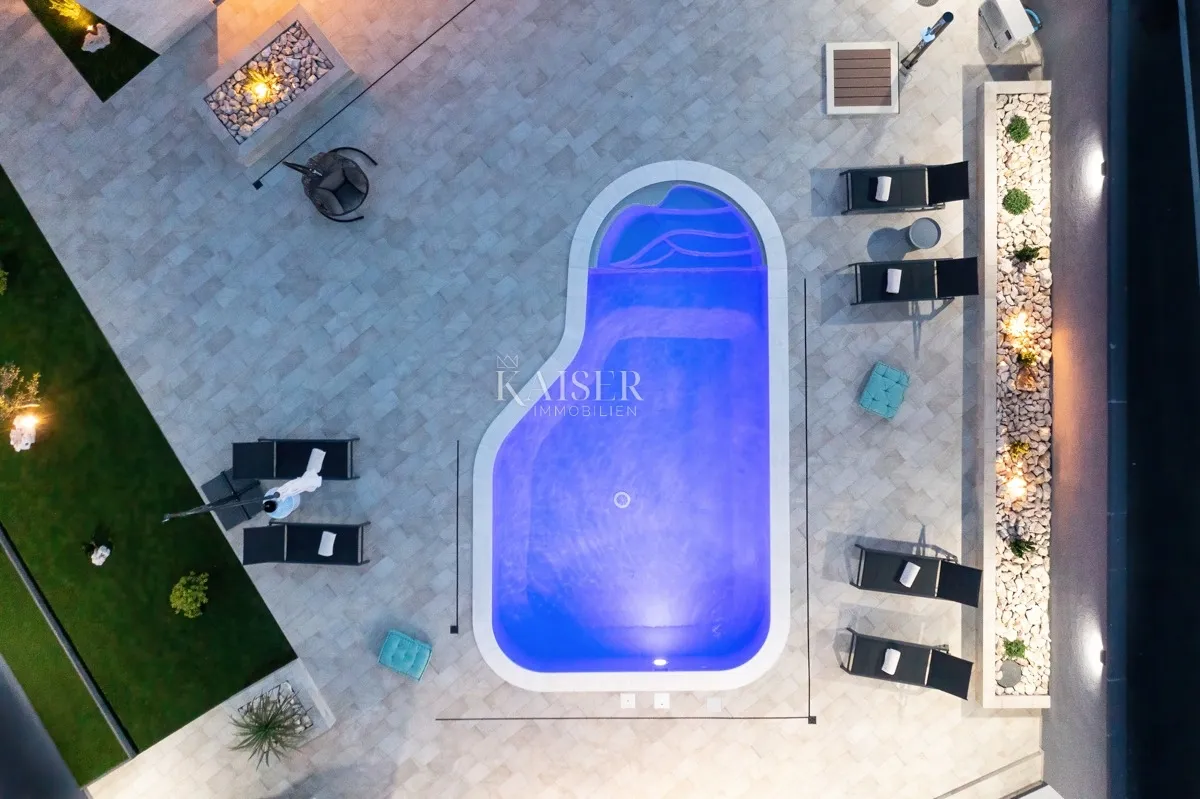 novi vinodolski - villa sa bazenom 300m2 - slika 7