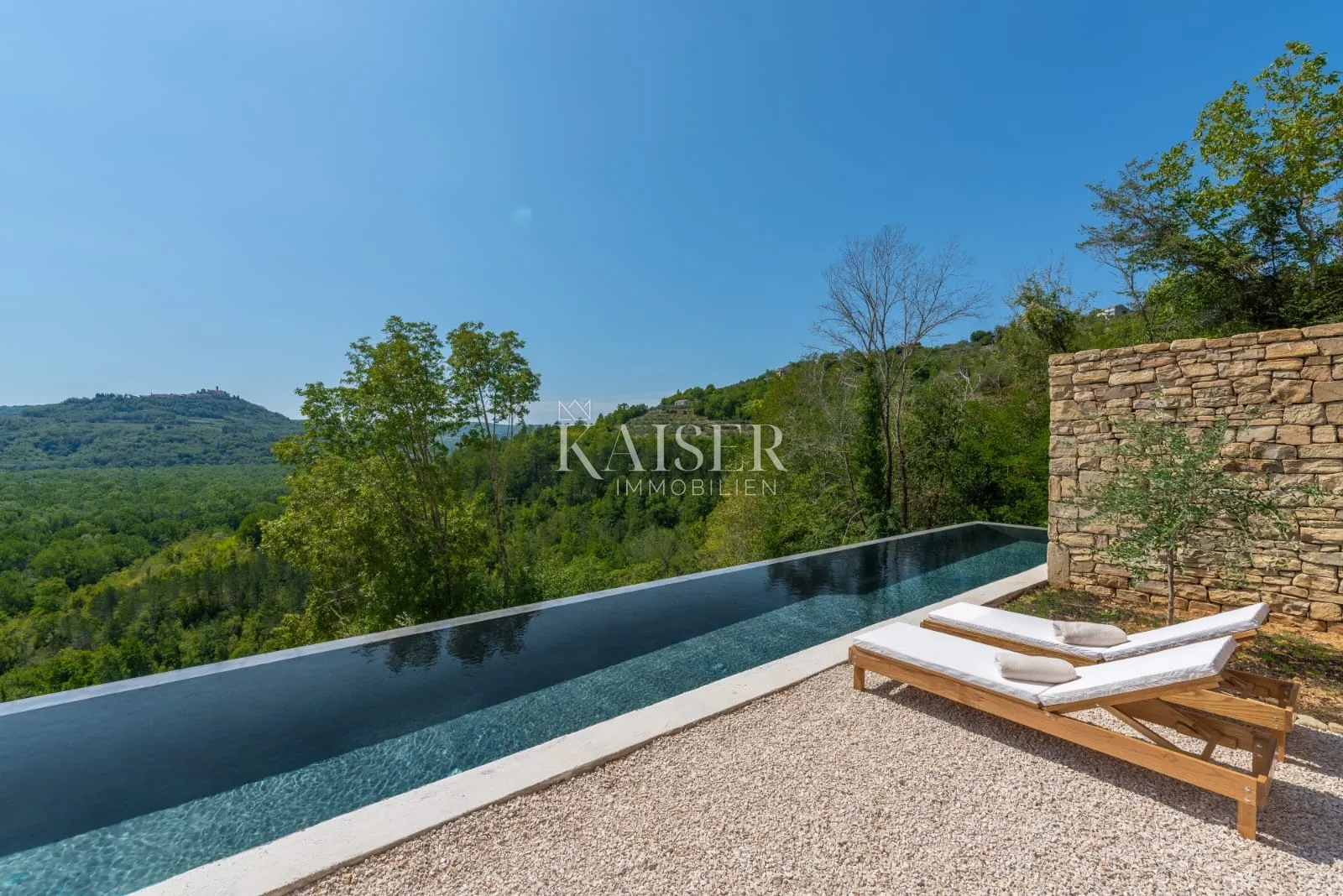 istra, motovun - moderna vila s pogledom na motovun - slika 21