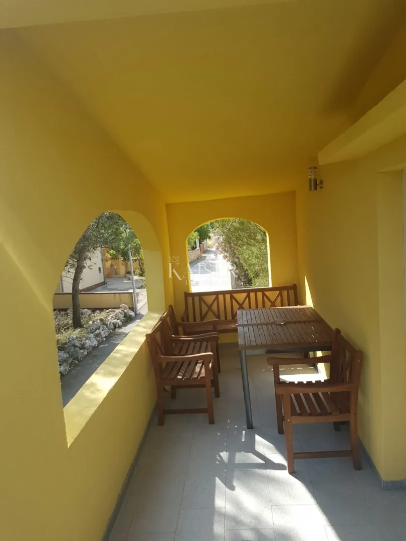 otok vir- kuća 220m2 ,s 3 apartmana - slika 7