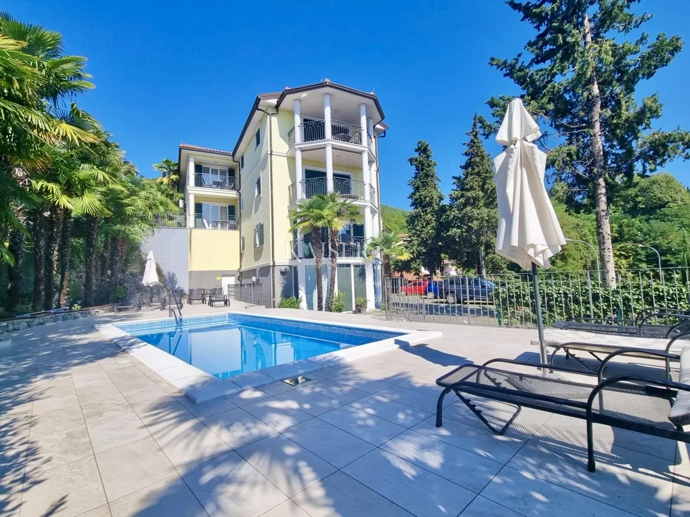 Opatija – Luksuzan stan 2S+DB s bazenom 400 m od mora