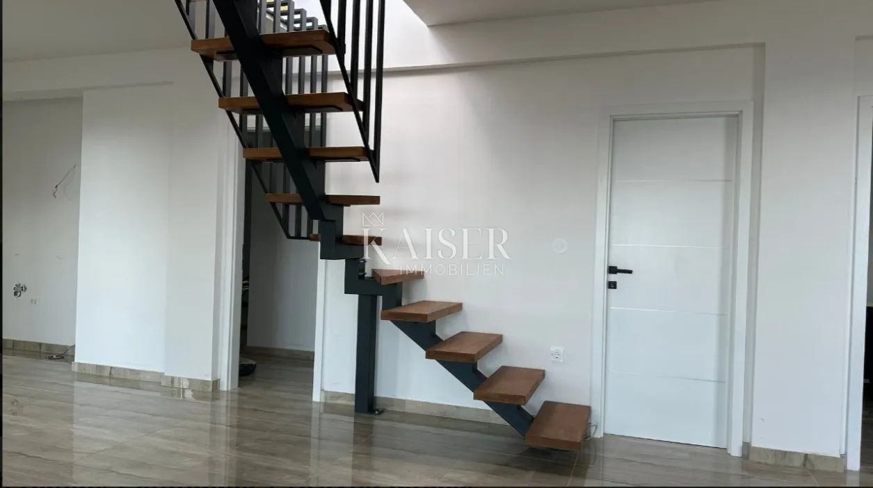 rab, banjol- penthouse sa krovnom terasom i panoramskim pogledom - slika 5