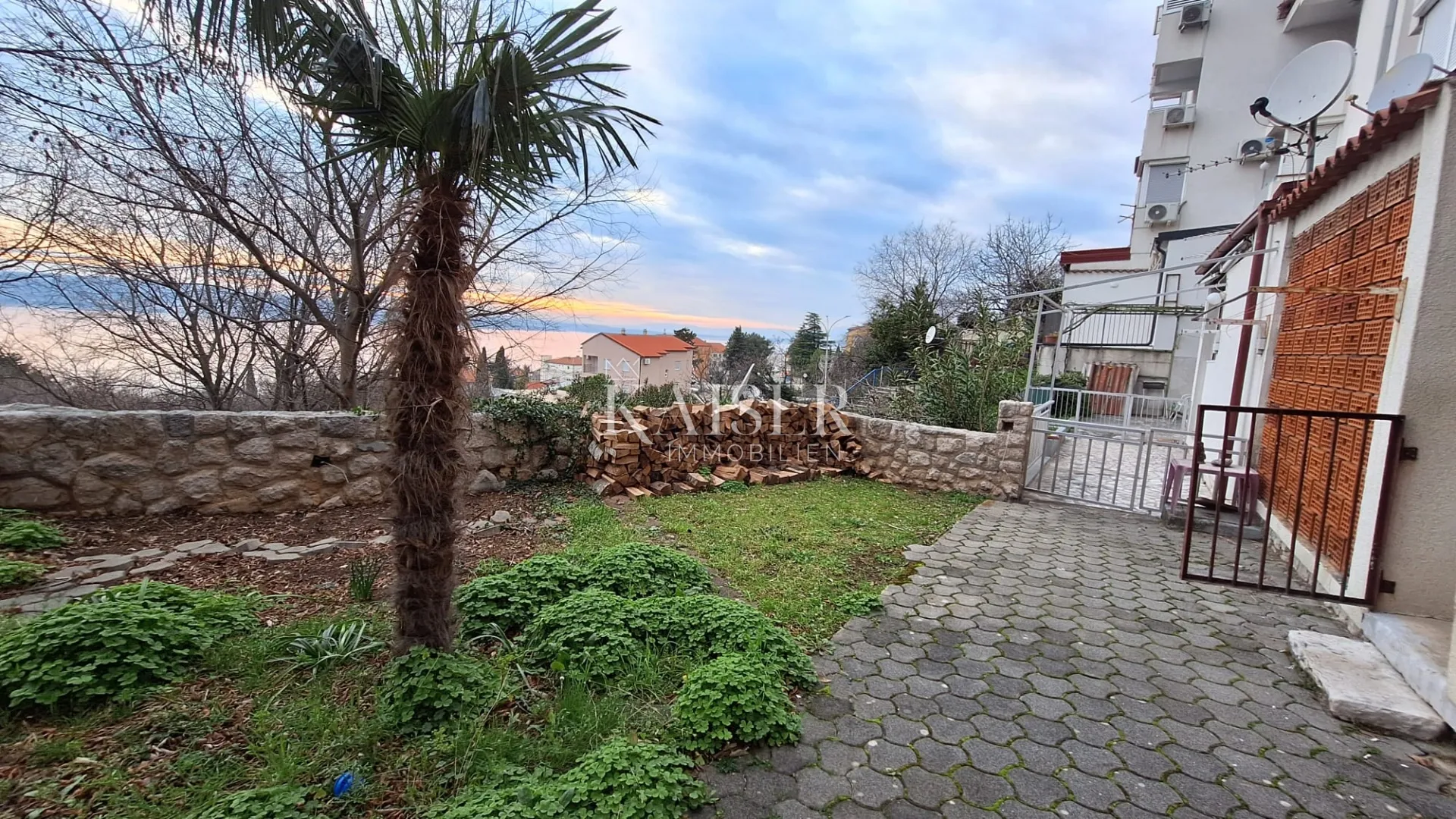 Crikvenica - stan u prizemlju, 2S+DB, 200m od mora sa terasom