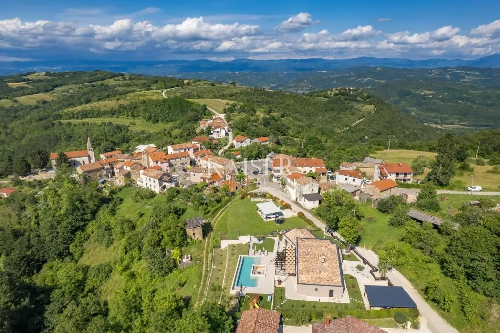 istra, motovun – luksuzna vila s infinity bazenom i očaravajućim pogledom u srcu istre - slika 28