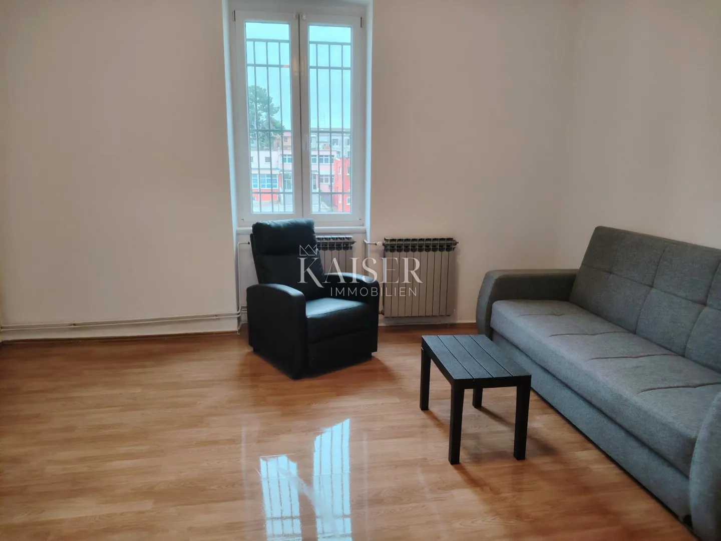 Istra. Pula - trosoban stan 74m2 s vrtom i konobom