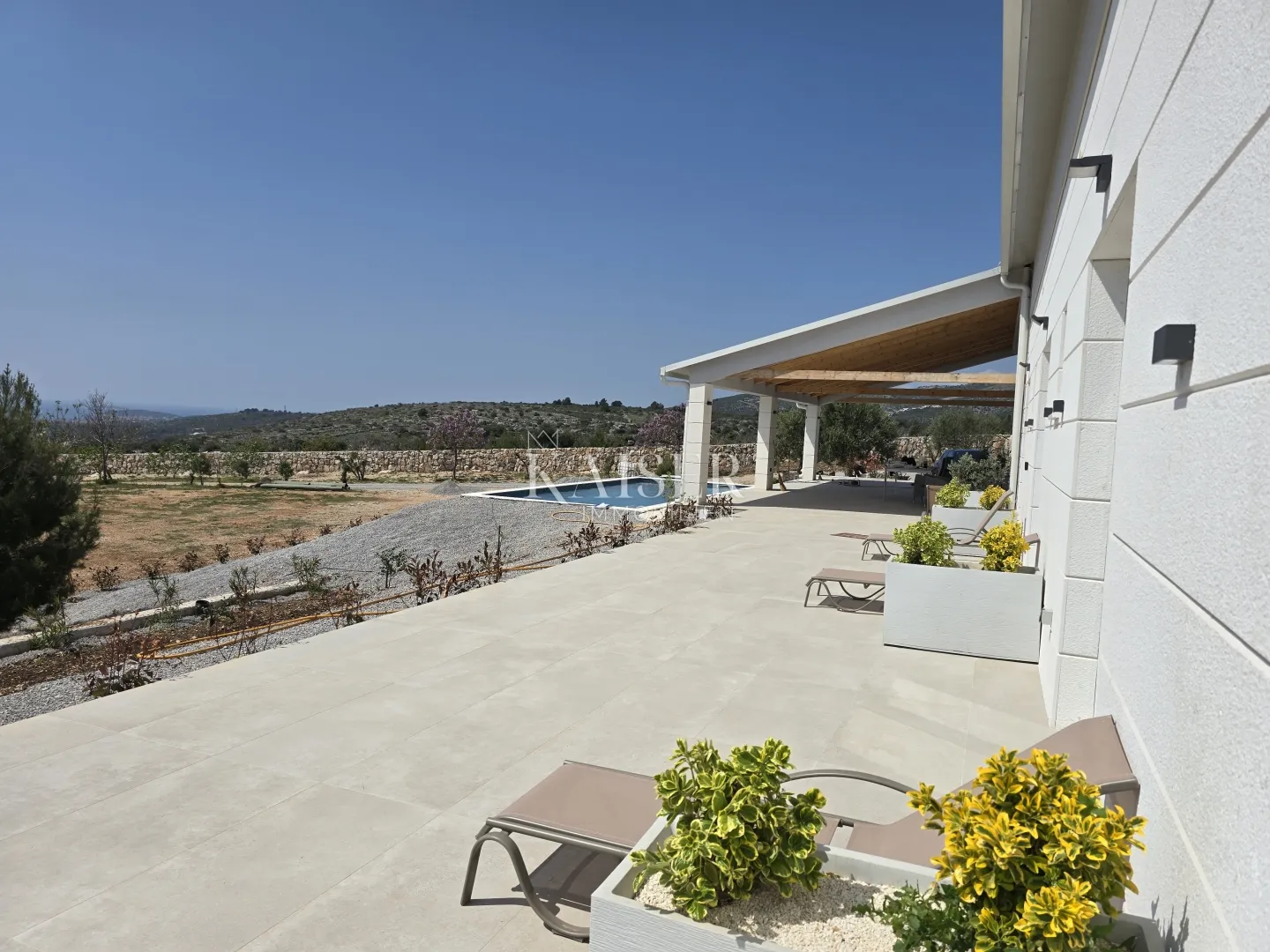 rogoznica- lukszuzna vila sa bazenom i teniskim terenom na 20000m2 - slika 139