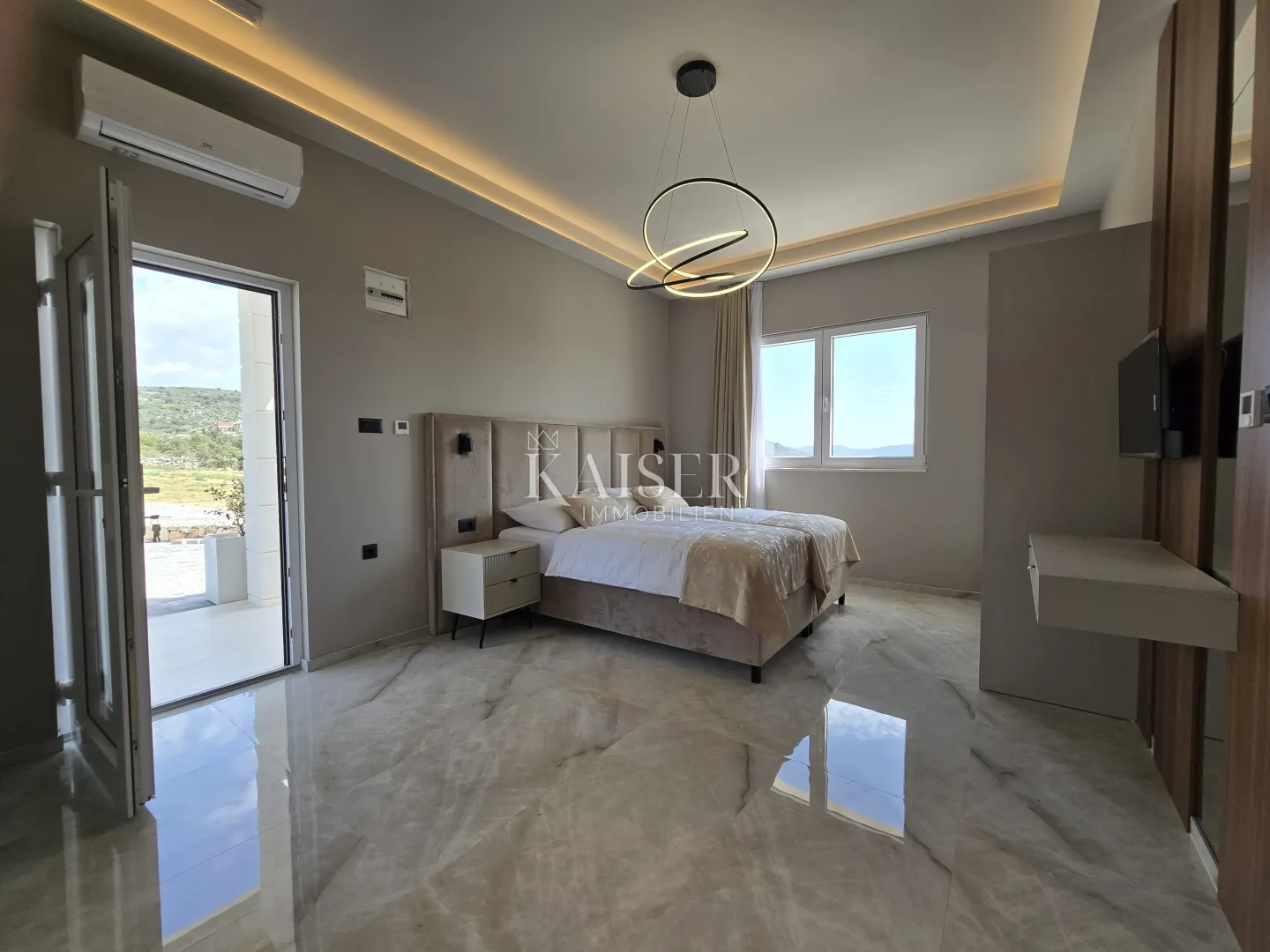 rogoznica- lukszuzna vila sa bazenom i teniskim terenom na 20000m2 - slika 106