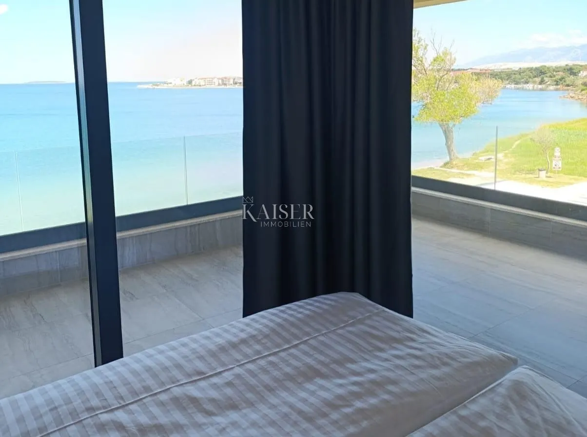 otok pag - ekskluzivni penthouse 118m2 , prvi red do mora - slika 8