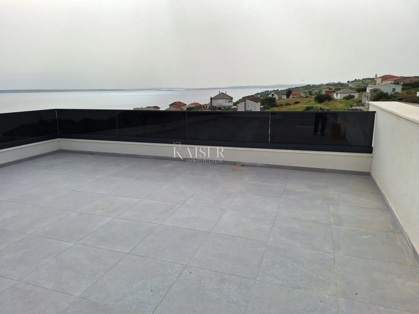 zadar , rtina - vila s bazenom i krovnom terasom - slika 20