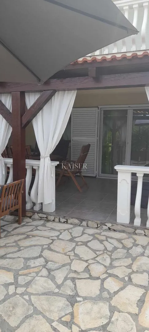 apartman u prizemlju s velikim dvorištem i pogledom na more, vir – zadar - slika 14
