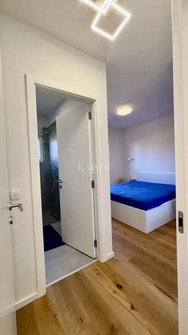 zadar – sukošan: luksuzan prizemni stan s bazenom, vrtom i garažom, 50 m od mora - slika 31